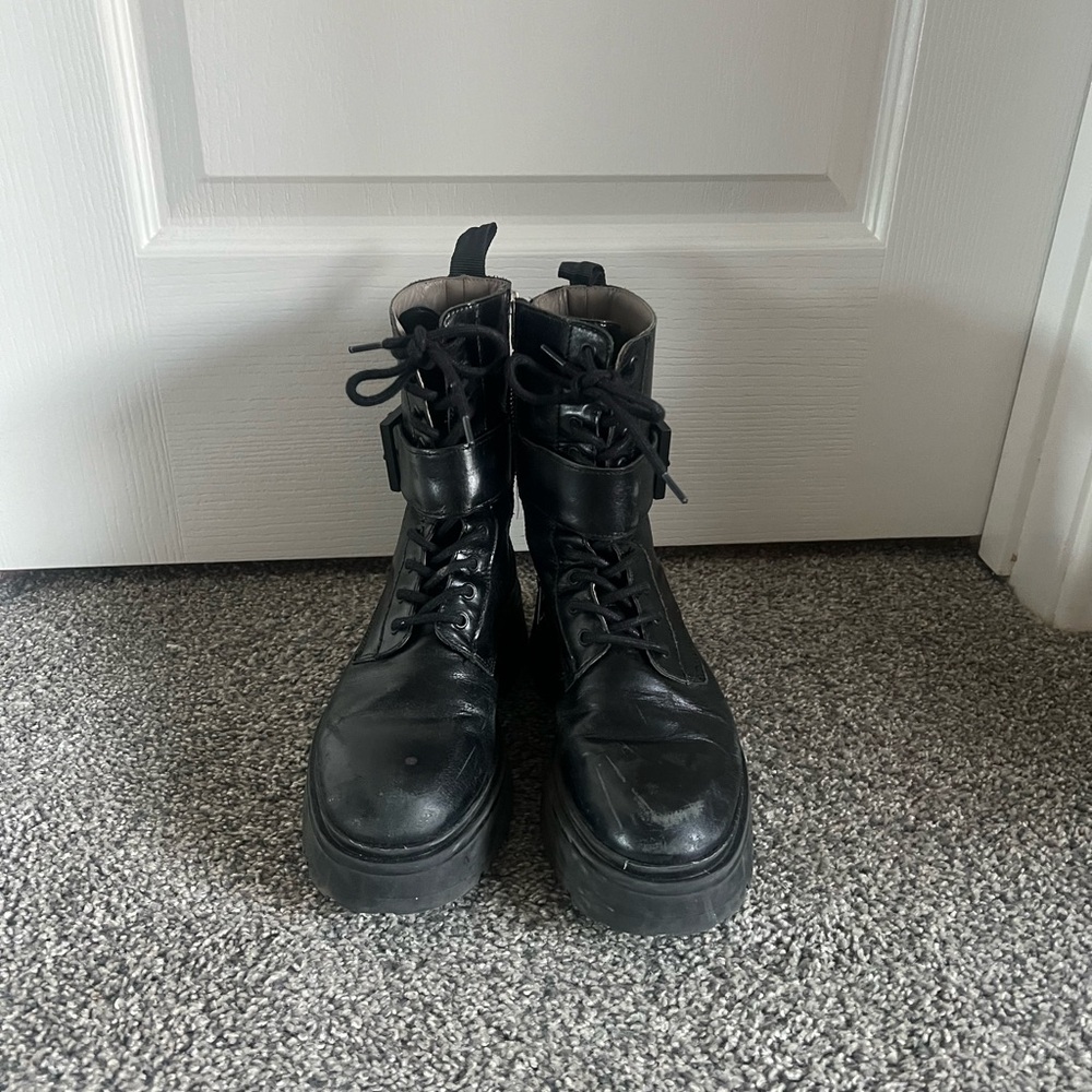 Onyx Boot in Black
ALLSAINTS